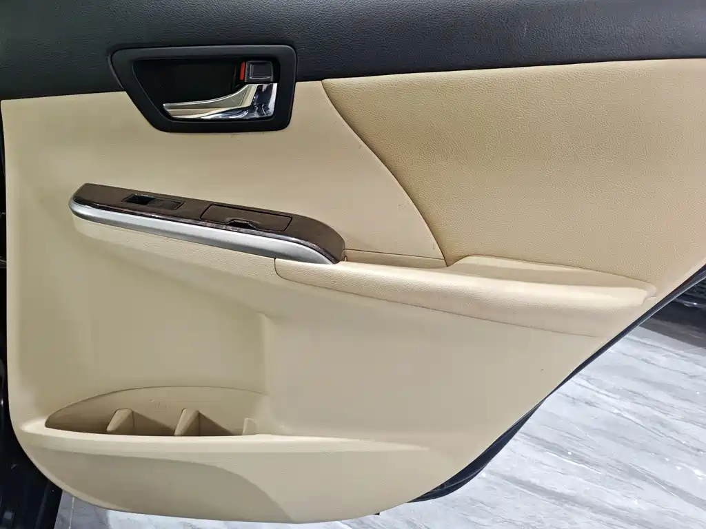 Toyota Camry 2015 — фото 12