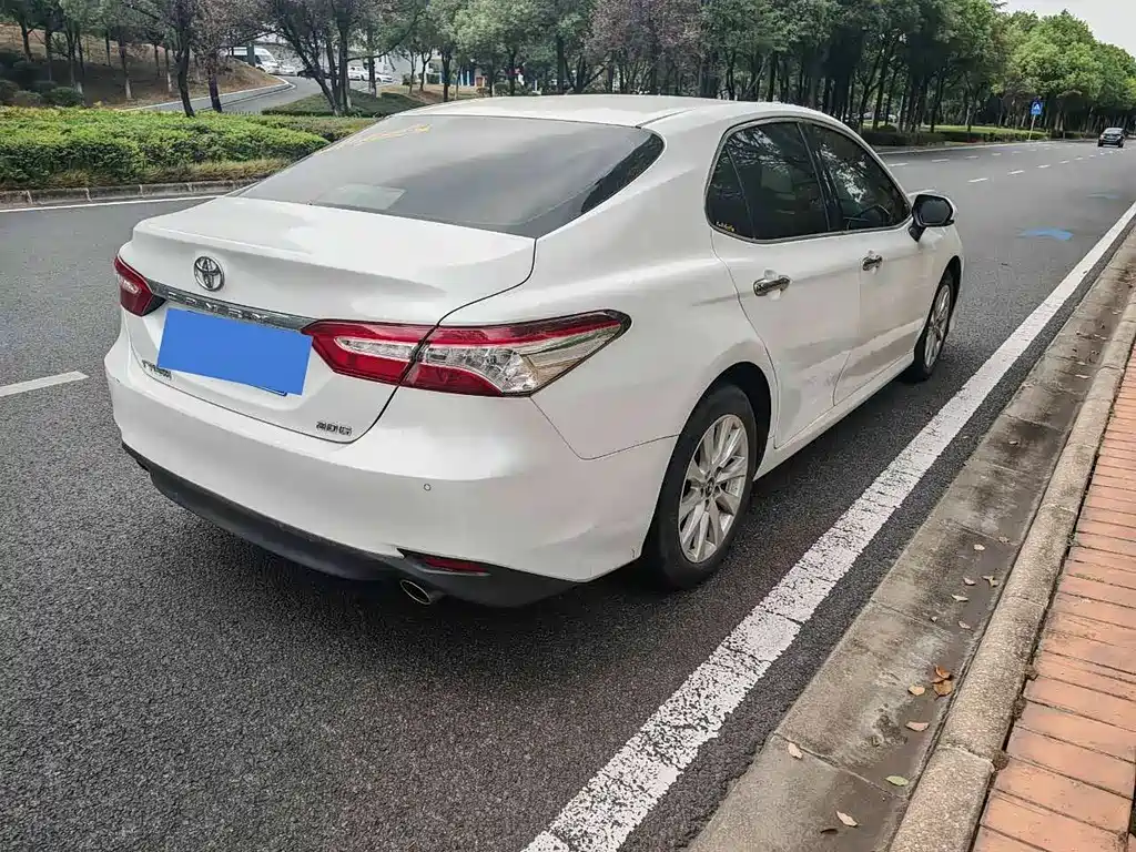 Toyota Camry 2019 — фото 9
