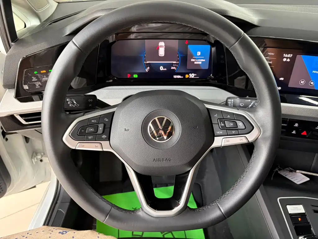Volkswagen Golf 2023