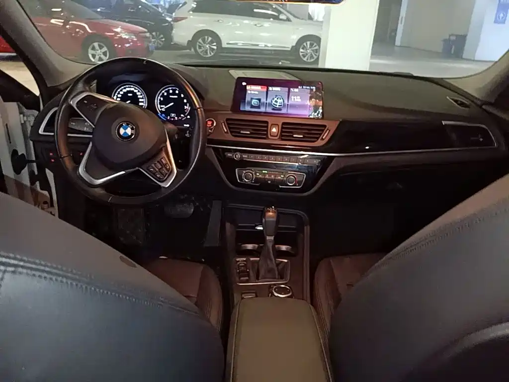 BMW 1 Series 2019 — фото 10