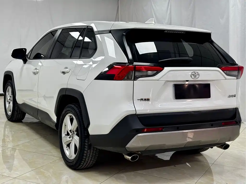 Toyota RAV4 2020 — фото 7