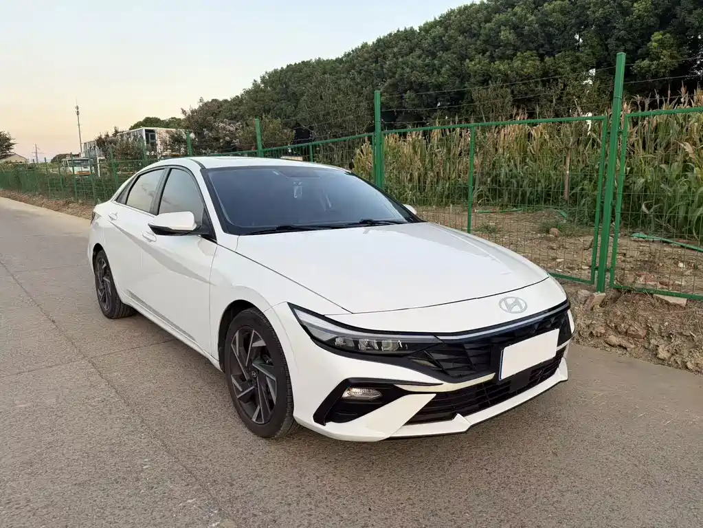 Hyundai Elantra 2024