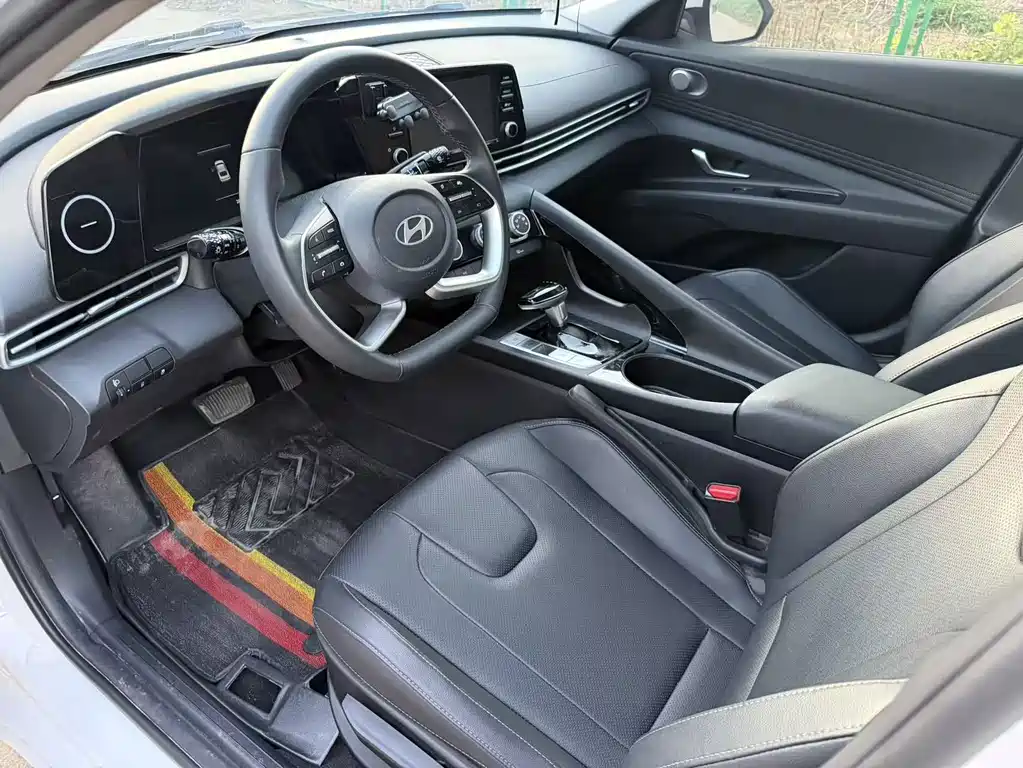 Hyundai Elantra 2024