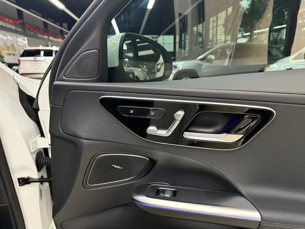 Mercedes-Benz C-Class 2023 — фото 21