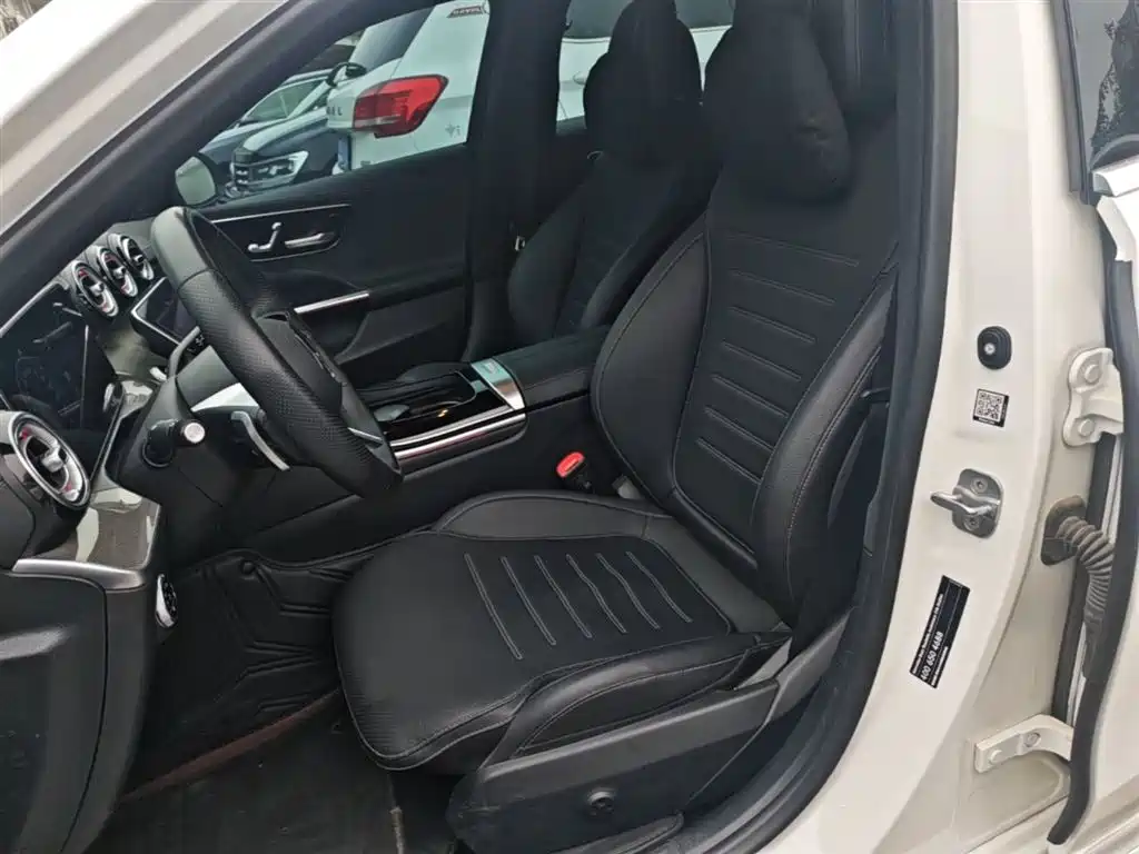 Mercedes-Benz C-Class 2024 — фото 15