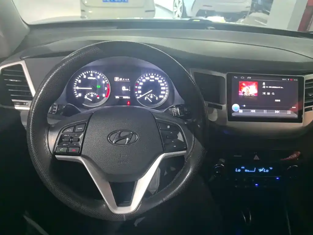 Hyundai Tucson 2018 — фото 10