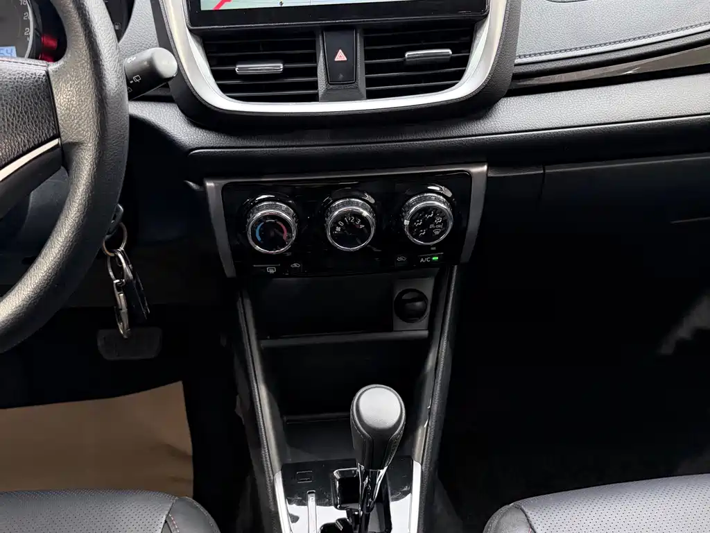 Toyota Yaris L 2021 — фото 13