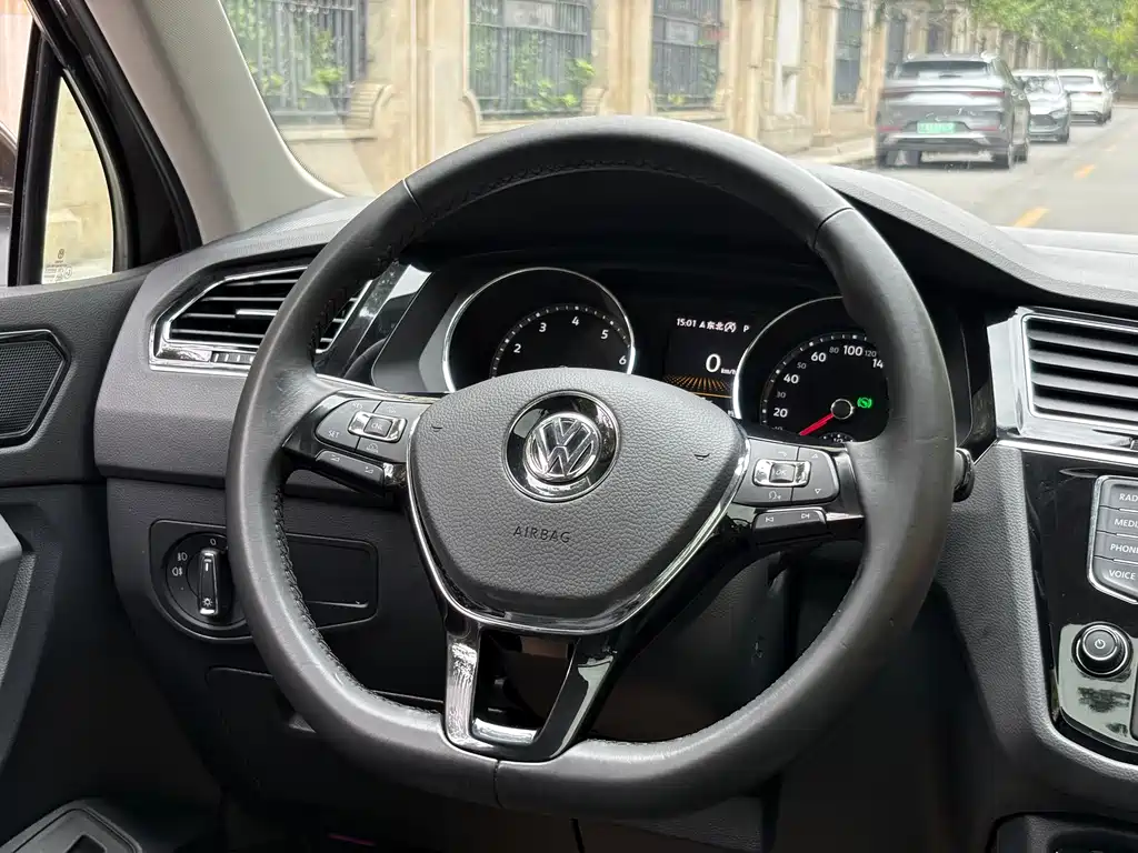Volkswagen Tiguan L 2018 — фото 12