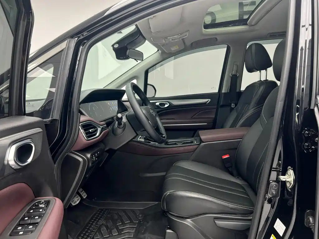 GAC Trumpchi M6 2022 — фото 15