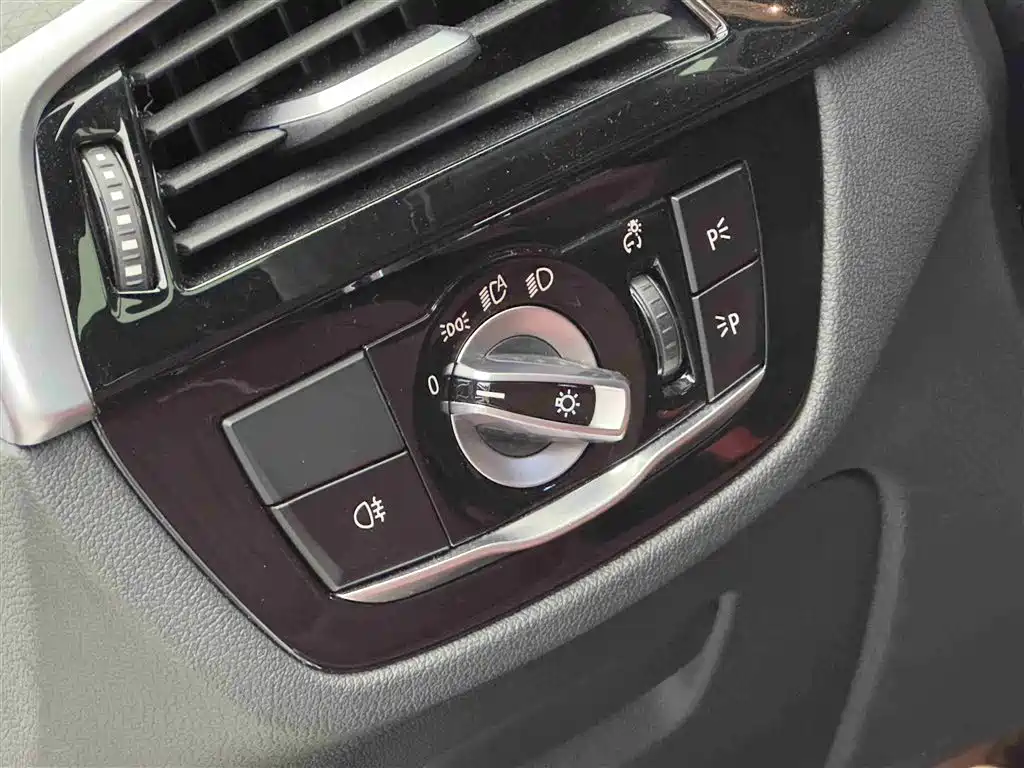 BMW 5 Series New Energy 2021 — фото 17