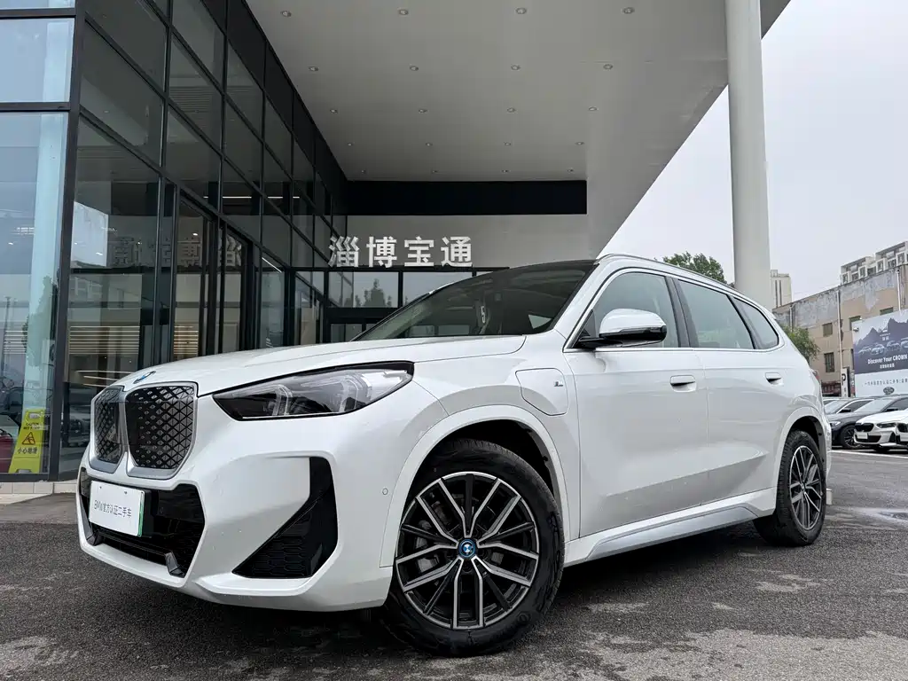 BMW iX1 2025