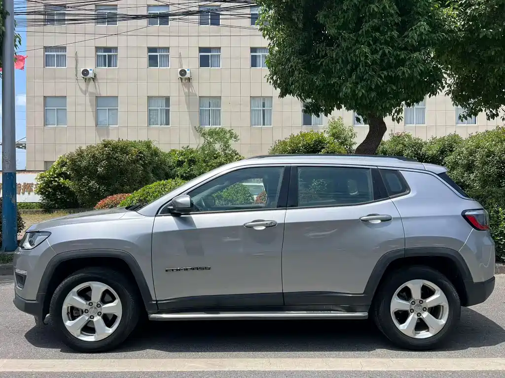 Jeep Compass 2017 — фото 8