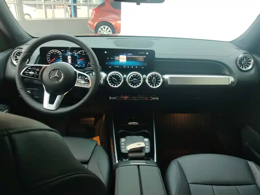Mercedes-Benz GLB 2023 — фото 12