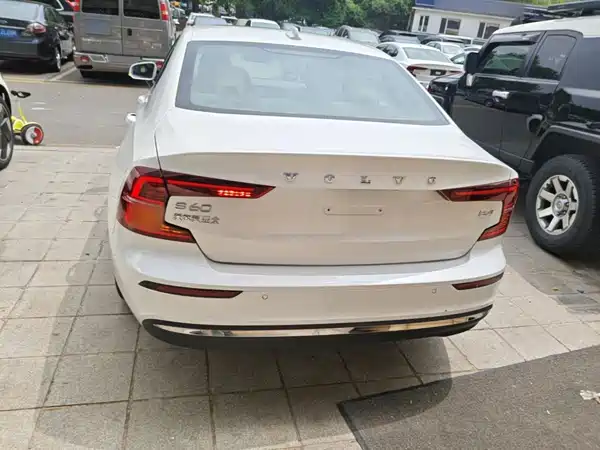 Volvo S60 2025