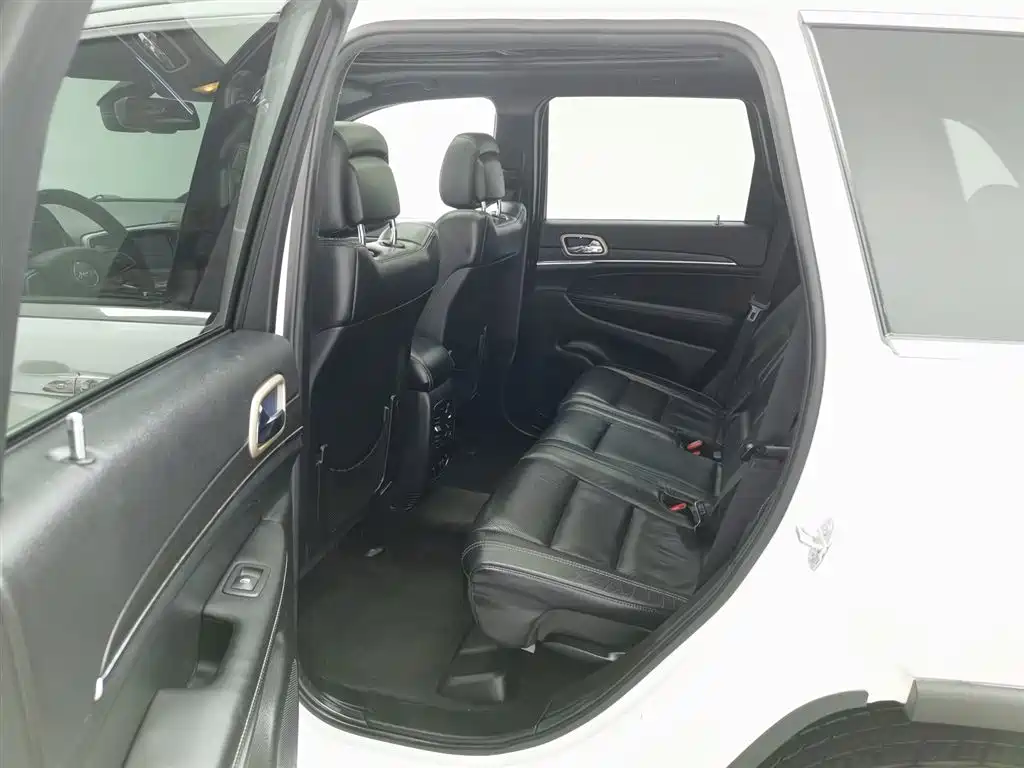 Jeep Grand Cherokee 2014 — фото 15