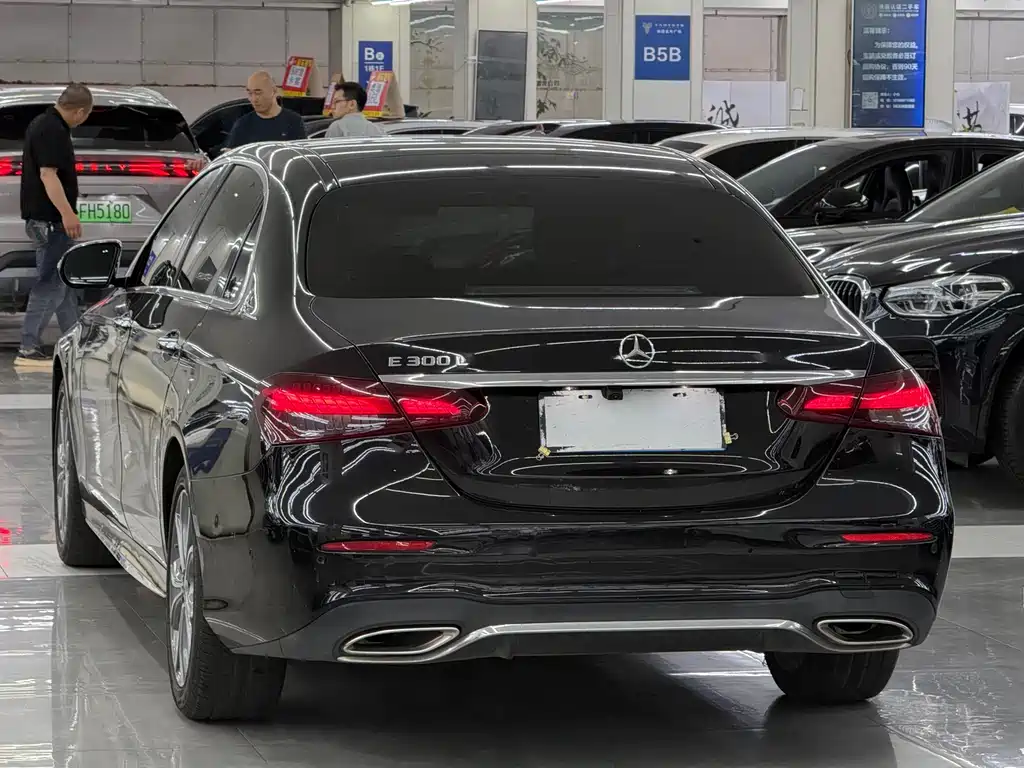 Mercedes-Benz E-Class 2021 — фото 14