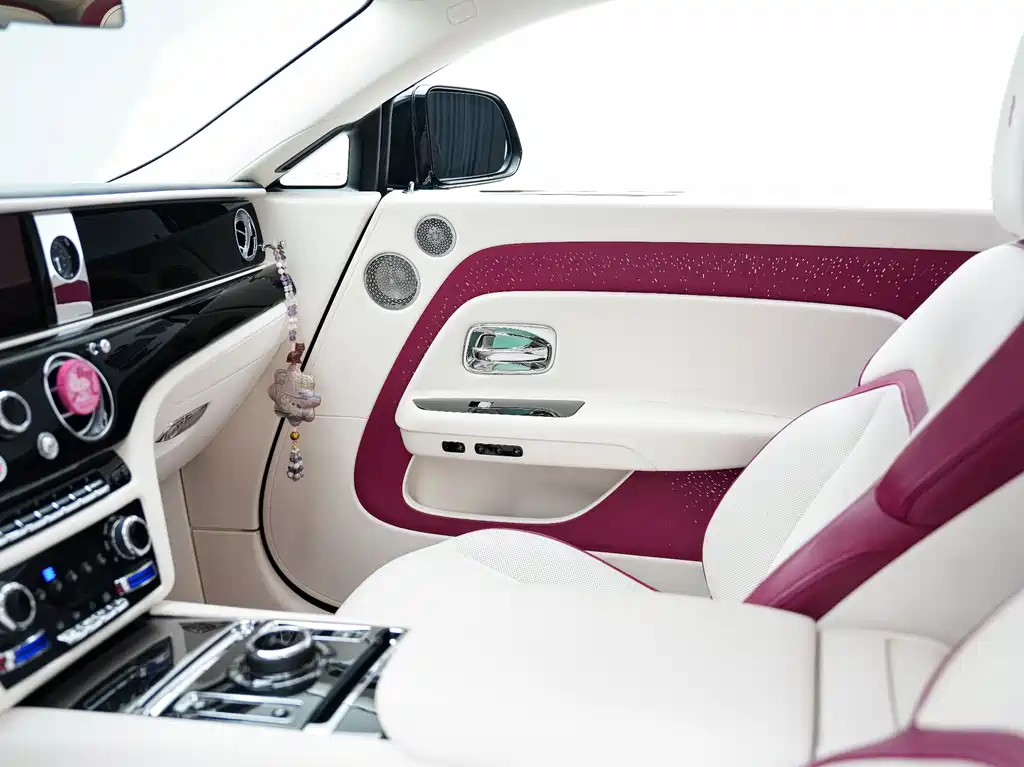 Rolls-Royce Phantom 2024 — фото 23
