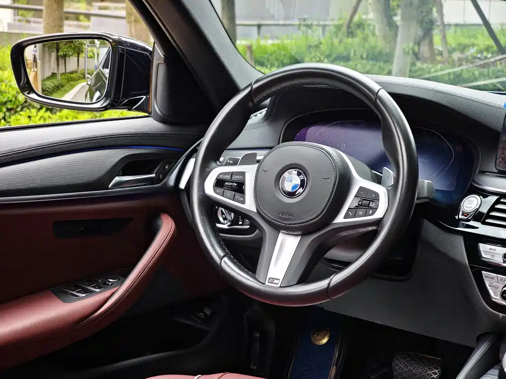BMW 5 Series 2021 — фото 16