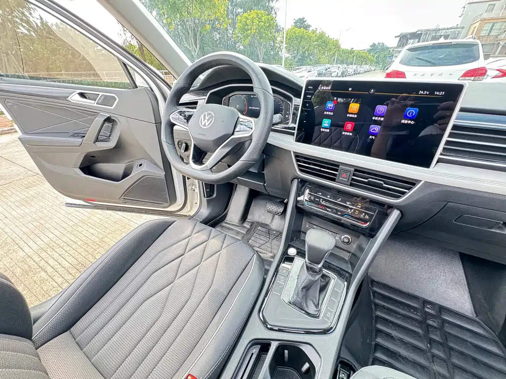 Volkswagen Tiguan L 2023 — фото 9