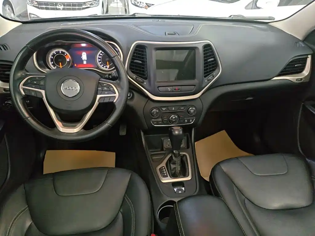 Jeep Cherokee 2017 — фото 10