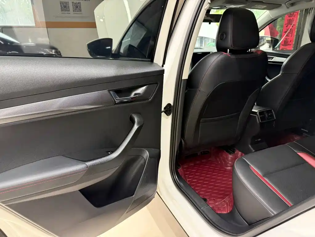 Skoda Karoq 2023 — фото 18