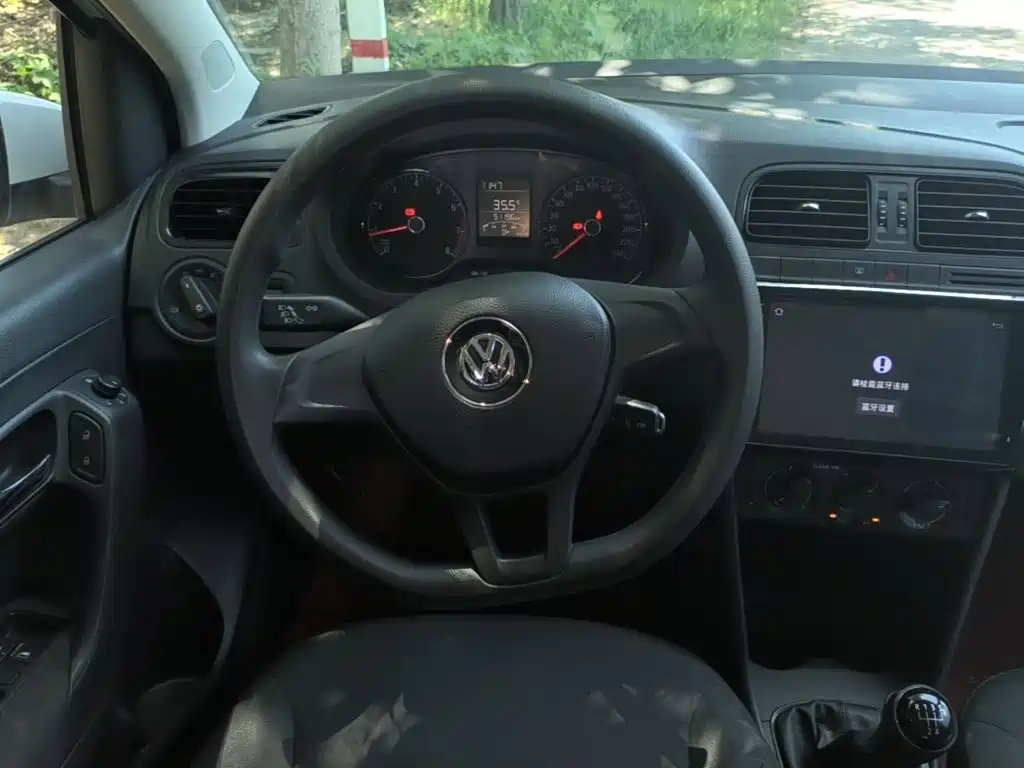 Volkswagen Polo 2017 — фото 11