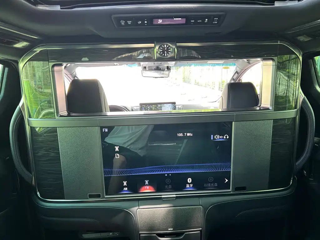 Lexus LM 2020 — фото 17