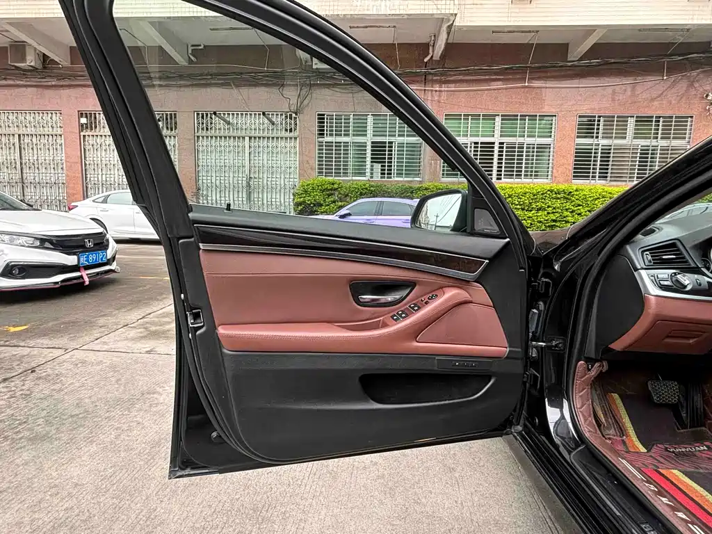 BMW 5 Series 2016 — фото 25