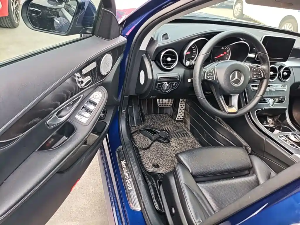 Mercedes-Benz C-Class 2018 — фото 16