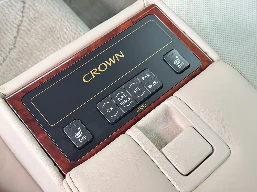Toyota Crown 2015 — фото 15