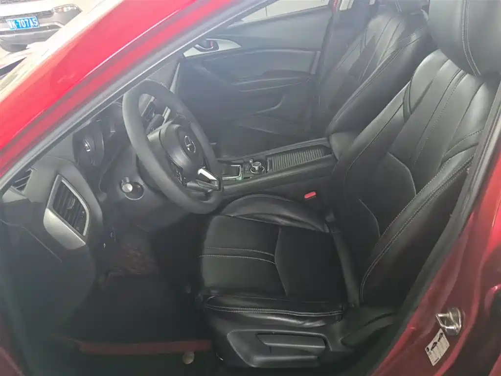 Mazda 3 Axela 2018 — фото 15