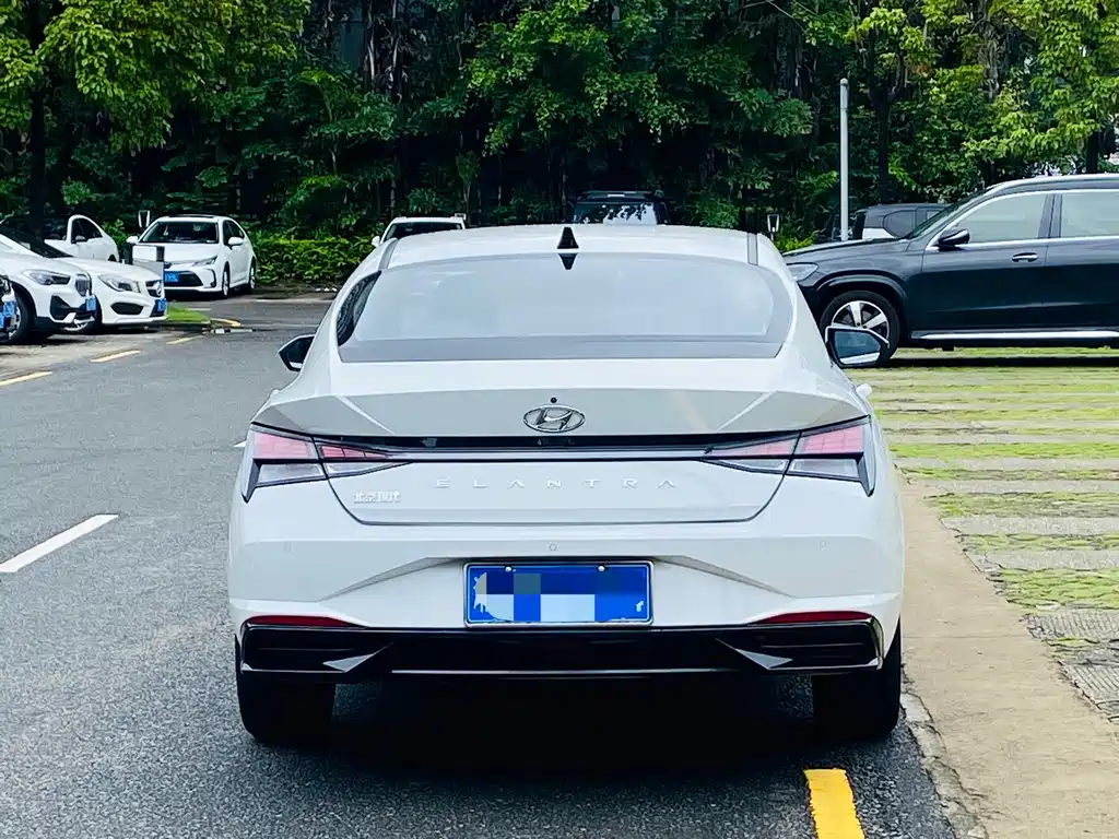 Hyundai Elantra 2022