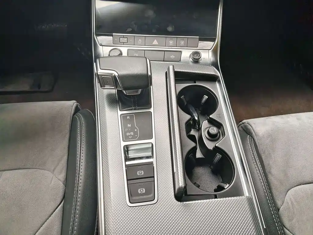 Audi A6L 2022 — фото 24