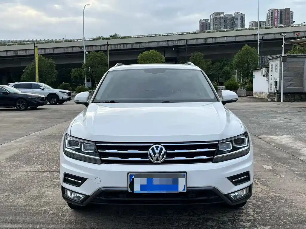 Volkswagen Tiguan L 2020 — фото 2