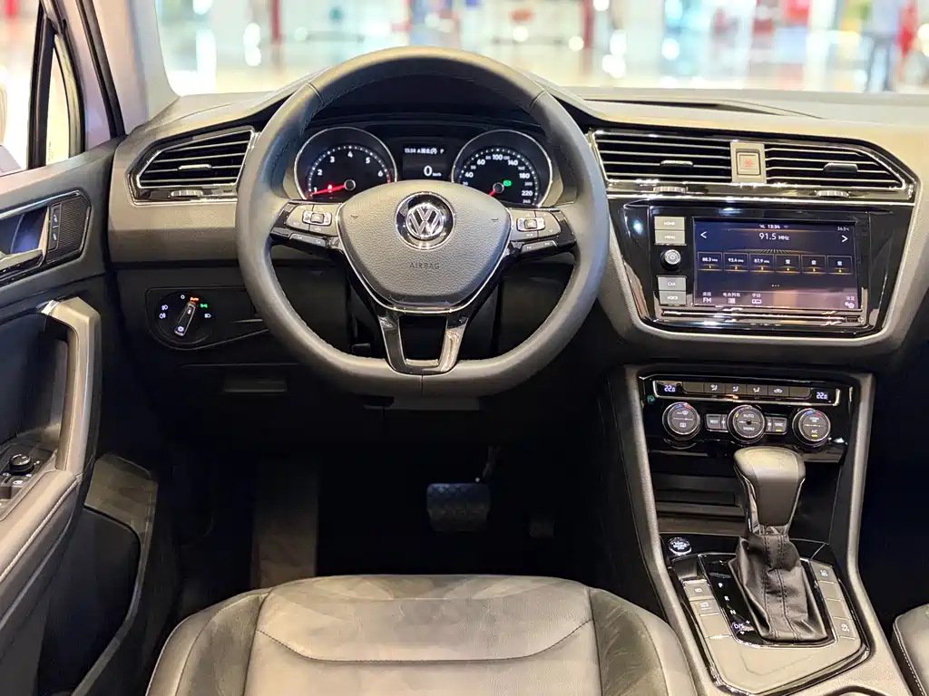 Volkswagen Tiguan L 2018 — фото 15
