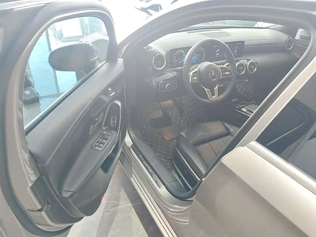 Mercedes-Benz A-Class 2019 — фото 16
