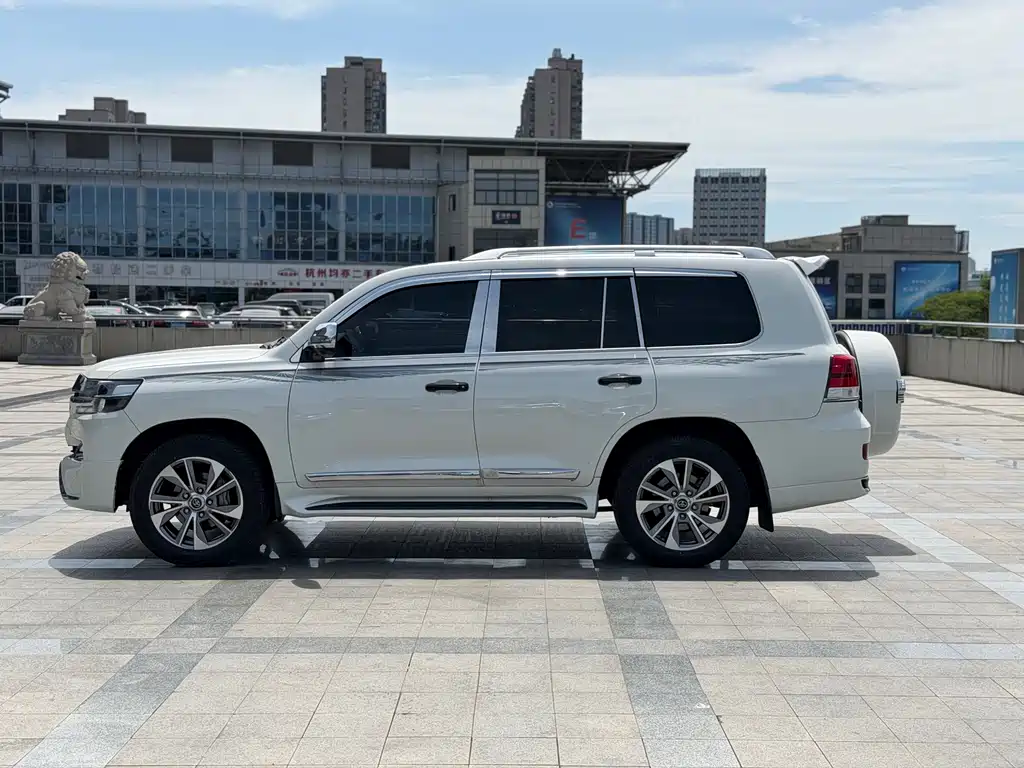 Toyota Land Cruiser 2018 — фото 4