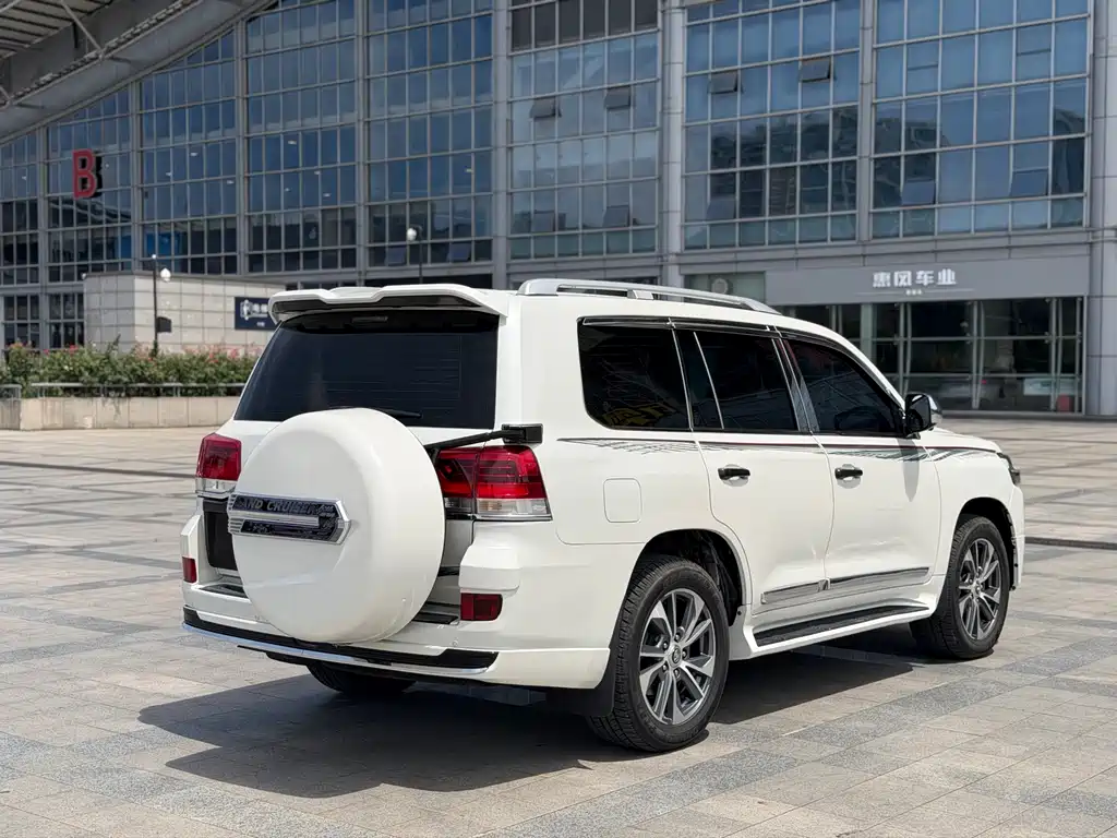 Toyota Land Cruiser 2018 — фото 15