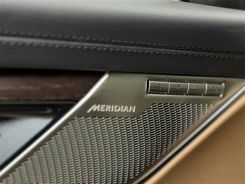 Jaguar XFL 2026 — фото 13