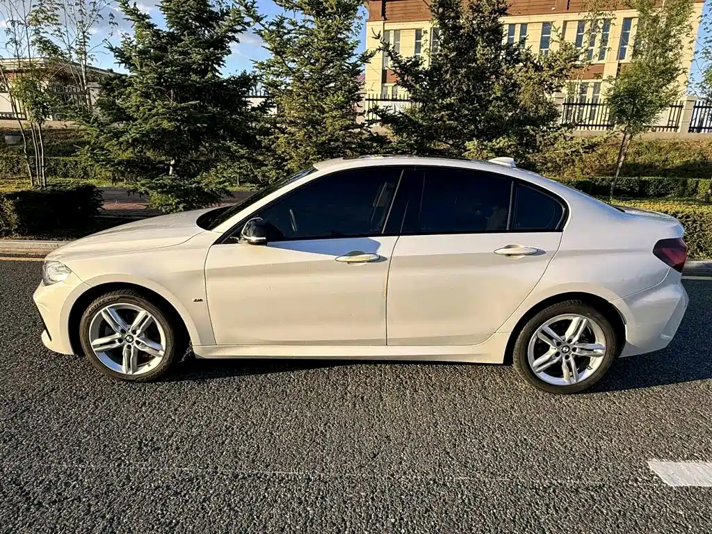 BMW 1 Series 2023