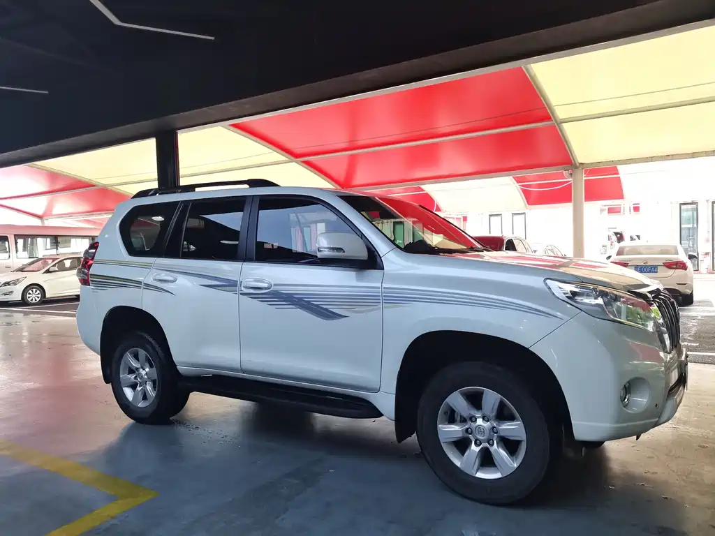 Toyota Prado 2015 — фото 10