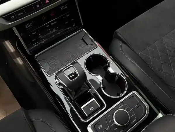 Hongqi HS7 2023