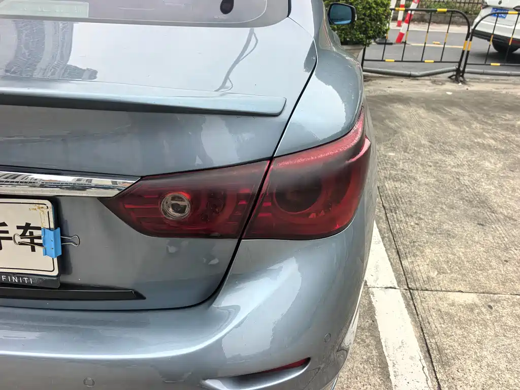 Infiniti Q50L 2015 — фото 18