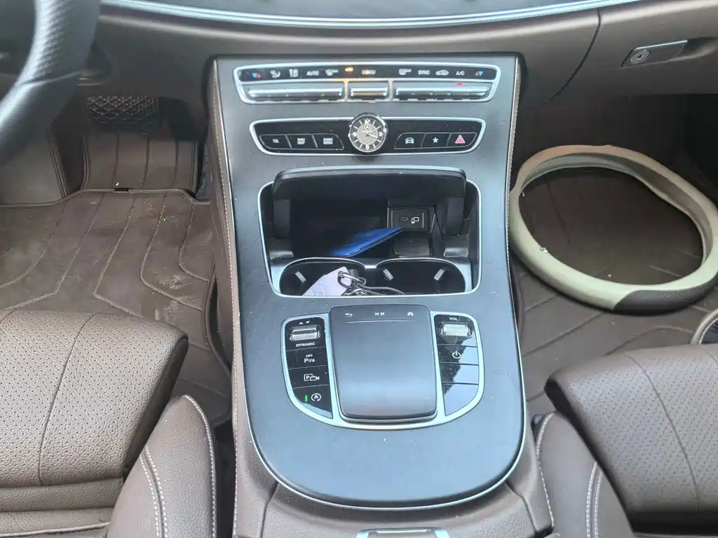 Mercedes-Benz E-Class 2022 — фото 18