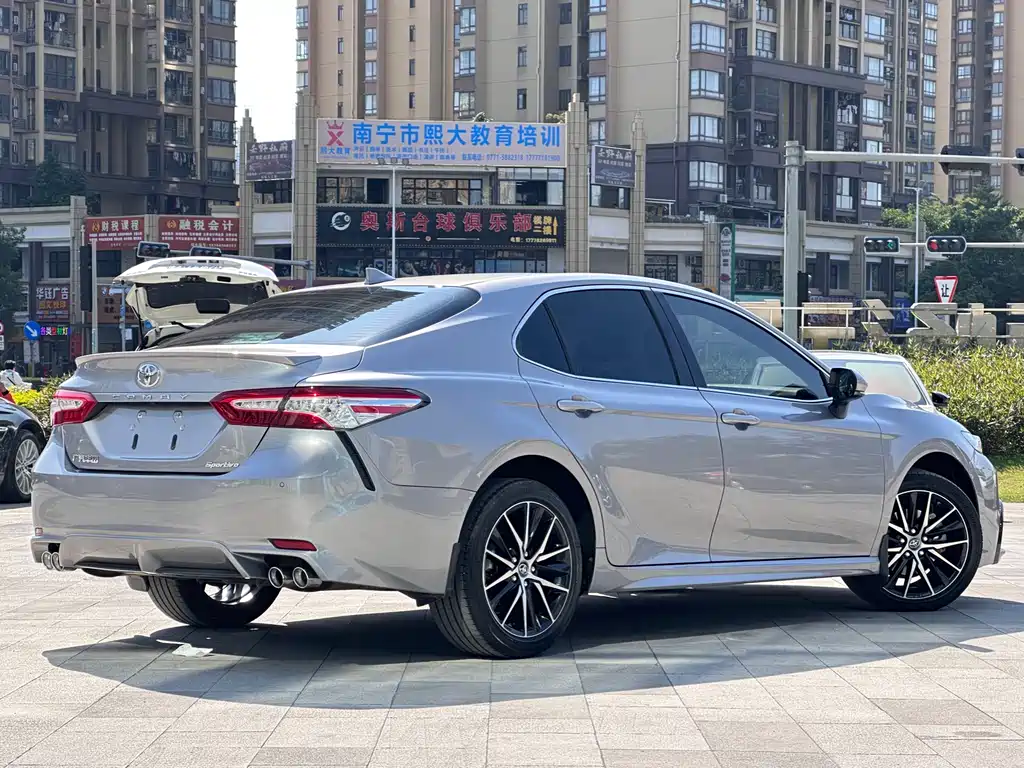 Toyota Camry 2022 — фото 5