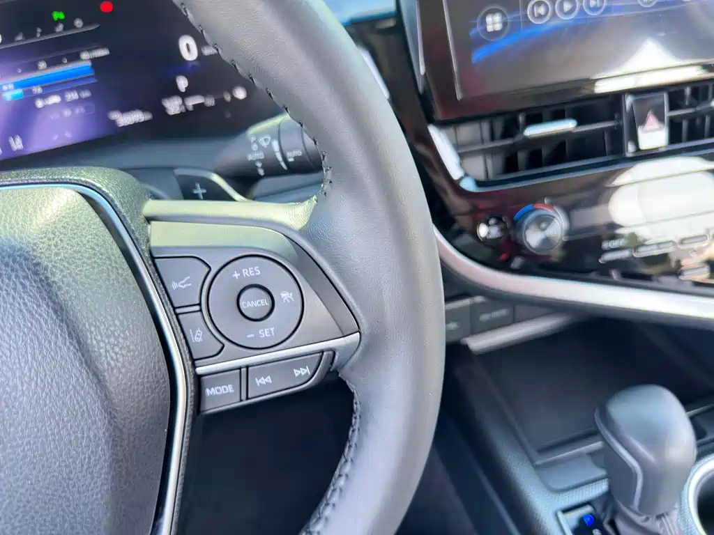 Toyota Camry 2022 — фото 17