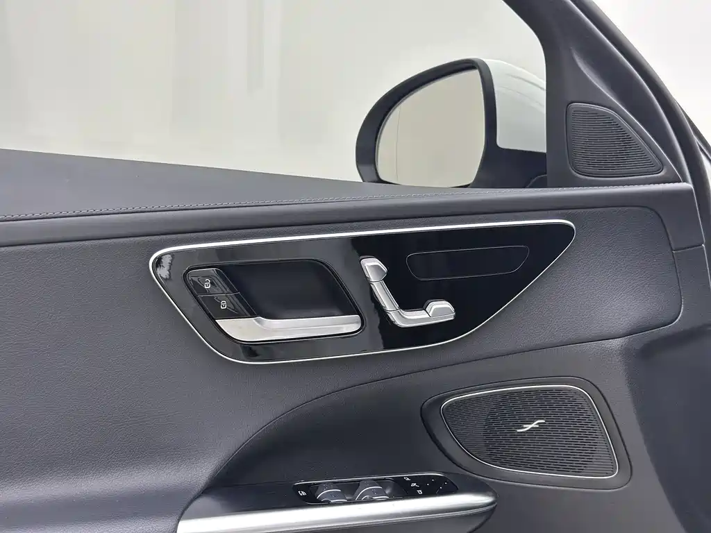 Mercedes-Benz C-Class 2024 — фото 10