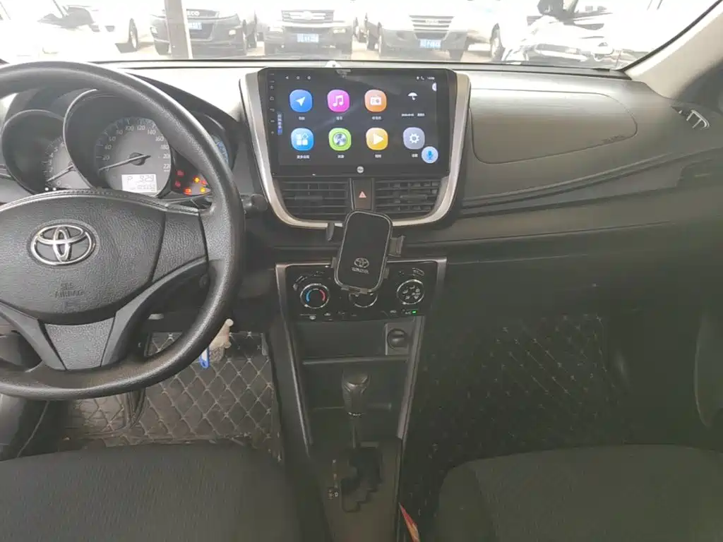 Toyota Yaris L 2016 — фото 13