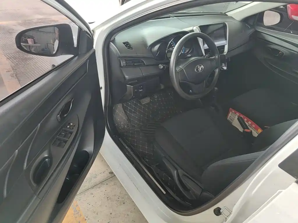 Toyota Yaris L 2016 — фото 16