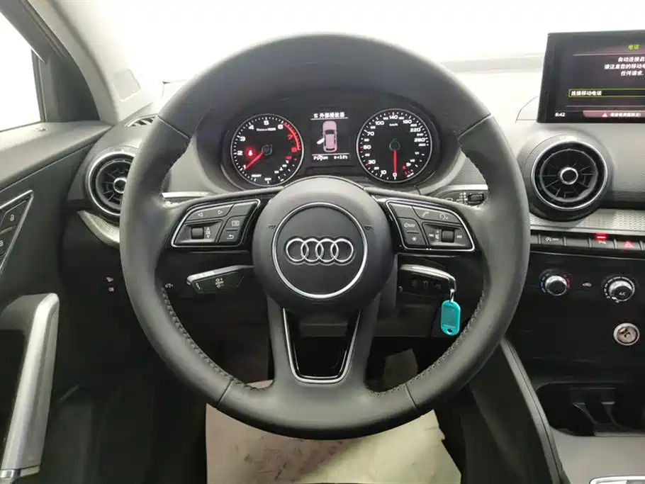Audi Q2L 2021 — фото 15